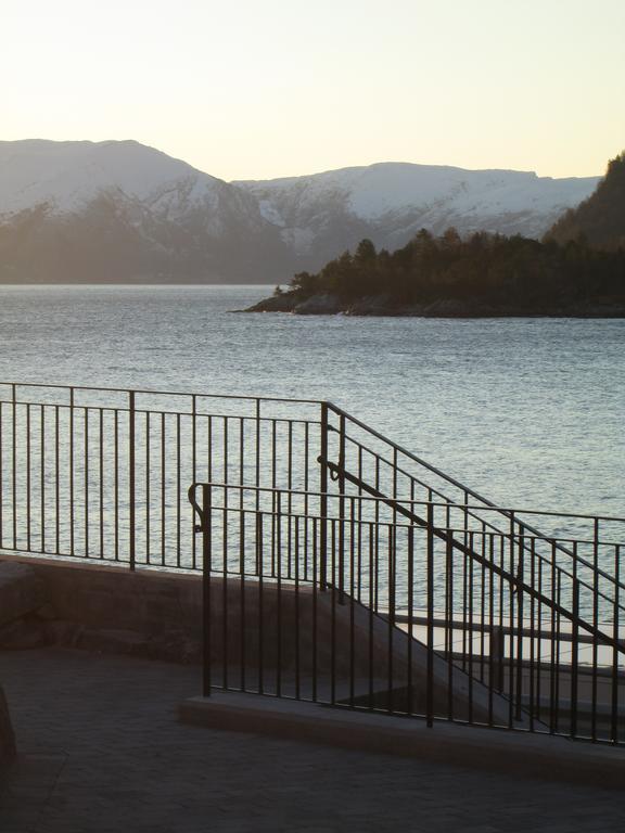 Lavik Fjord Hotel & Apartments Exterior foto