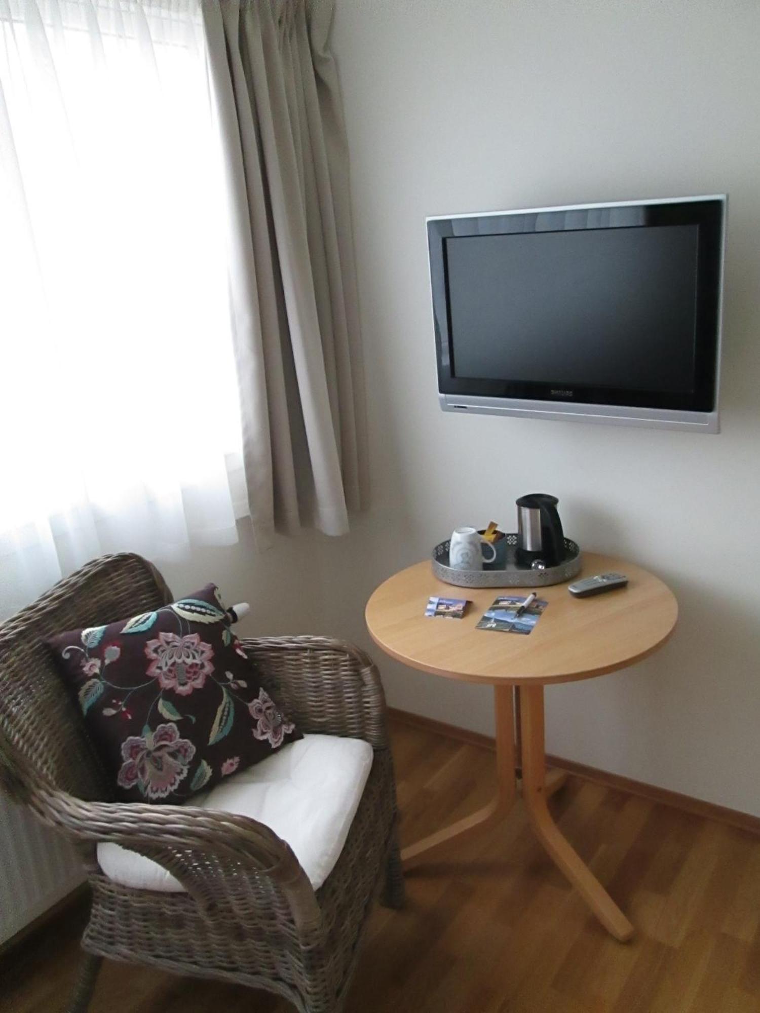 Lavik Fjord Hotel & Apartments Zimmer foto
